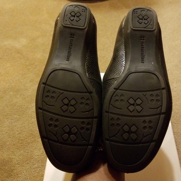 8W Naturalizer Loafers - Picture 3 of 7
